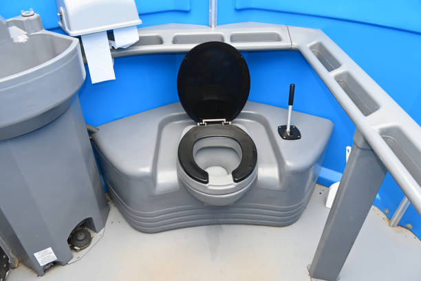 Best Portable restroom trailer rental  in Venice, IL